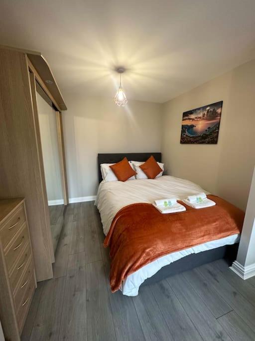 Cute Apartment Next To Colindale Station Edgware Buitenkant foto