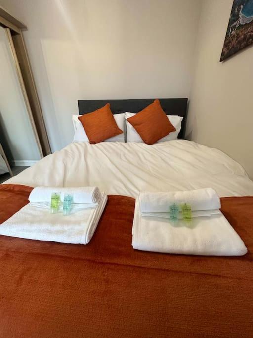 Cute Apartment Next To Colindale Station Edgware Buitenkant foto