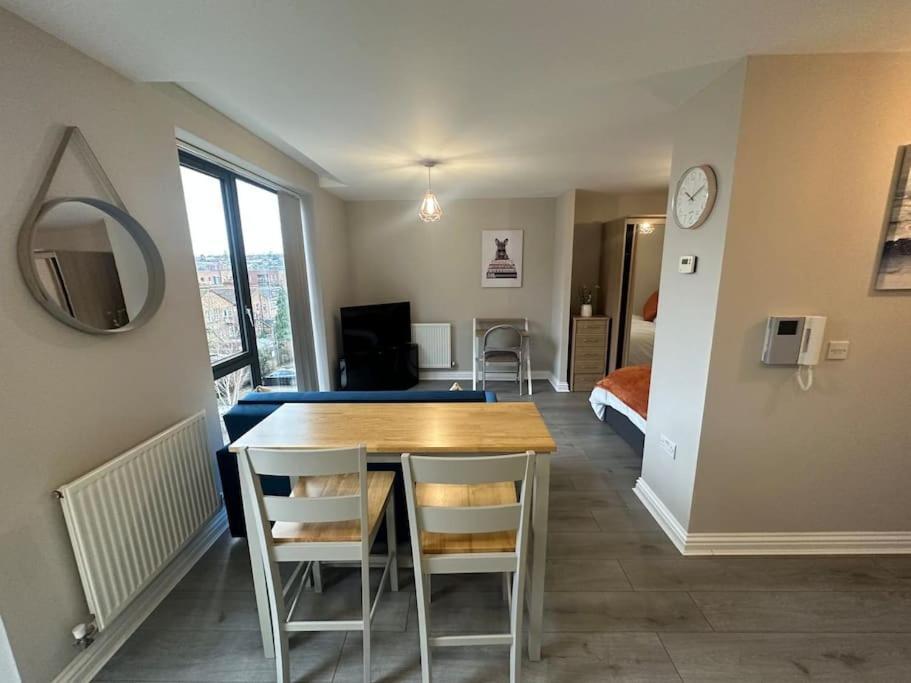 Cute Apartment Next To Colindale Station Edgware Buitenkant foto